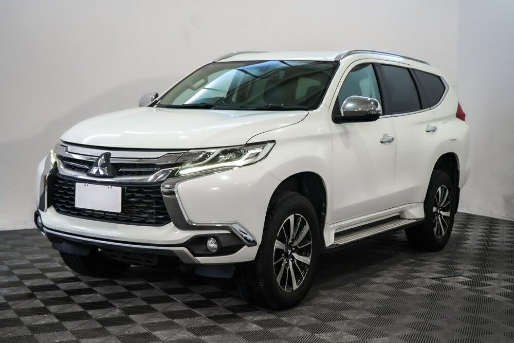 Mitsubishi Pajero Sport image 4