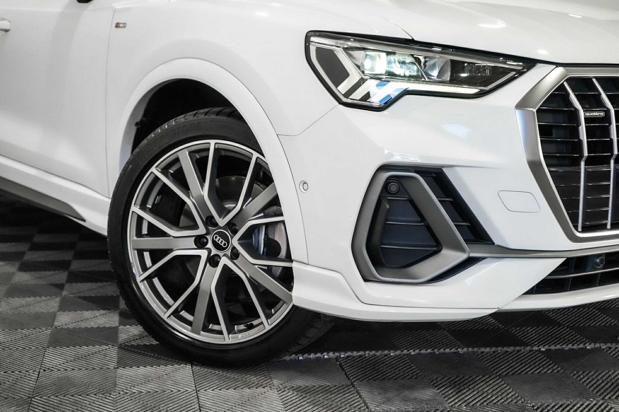 Audi Q3 image 2