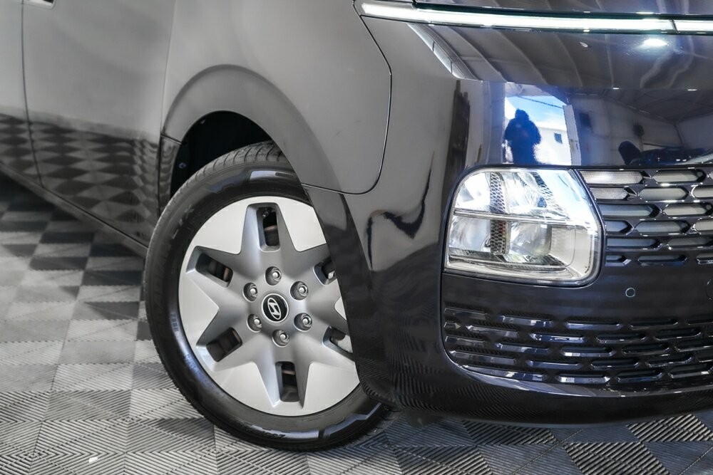 Hyundai Staria image 2