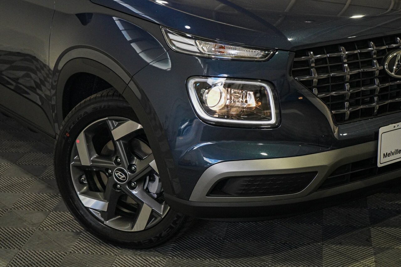 Hyundai Venue image 2