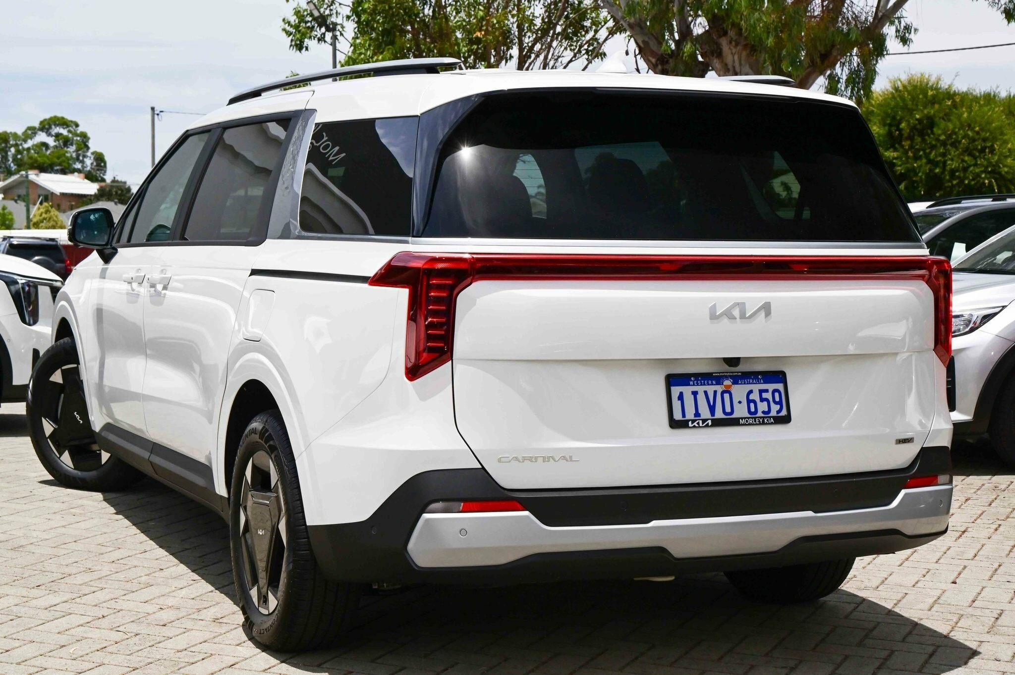 Kia Carnival image 3