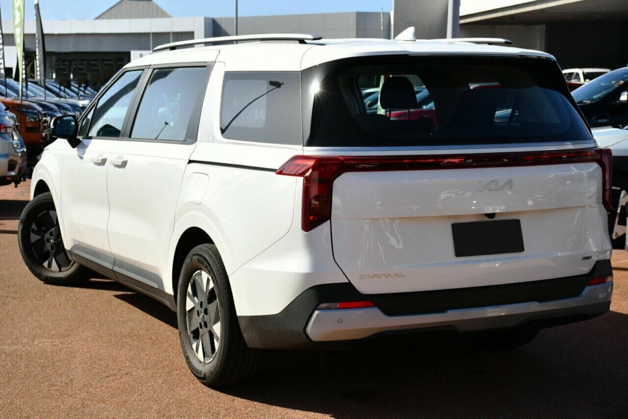 Kia Carnival image 3