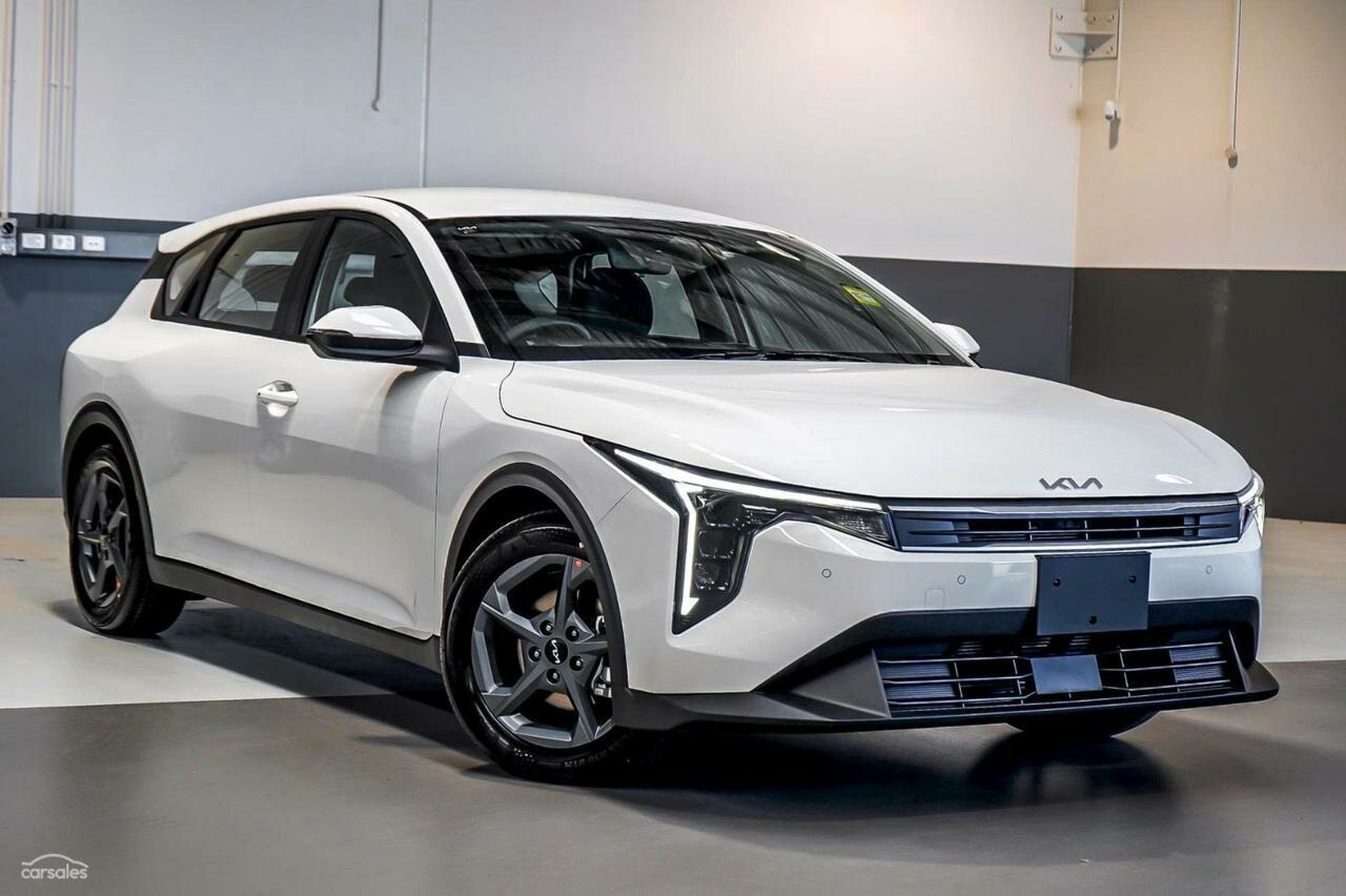 Kia K4 image 1