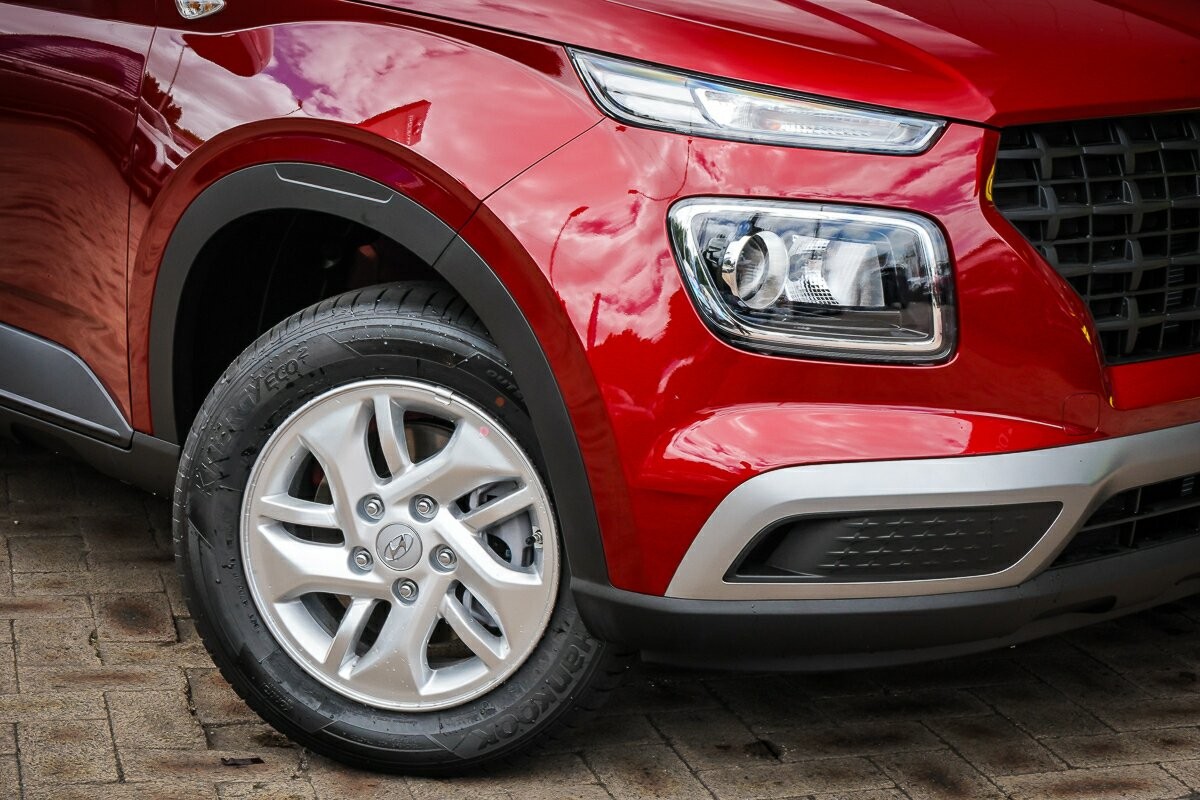 Hyundai Venue image 2