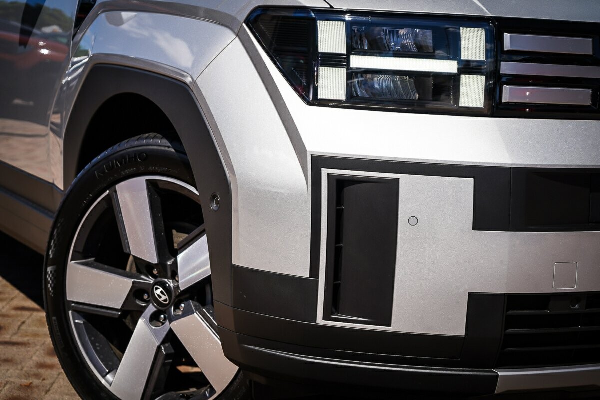 Hyundai Santa Fe image 2