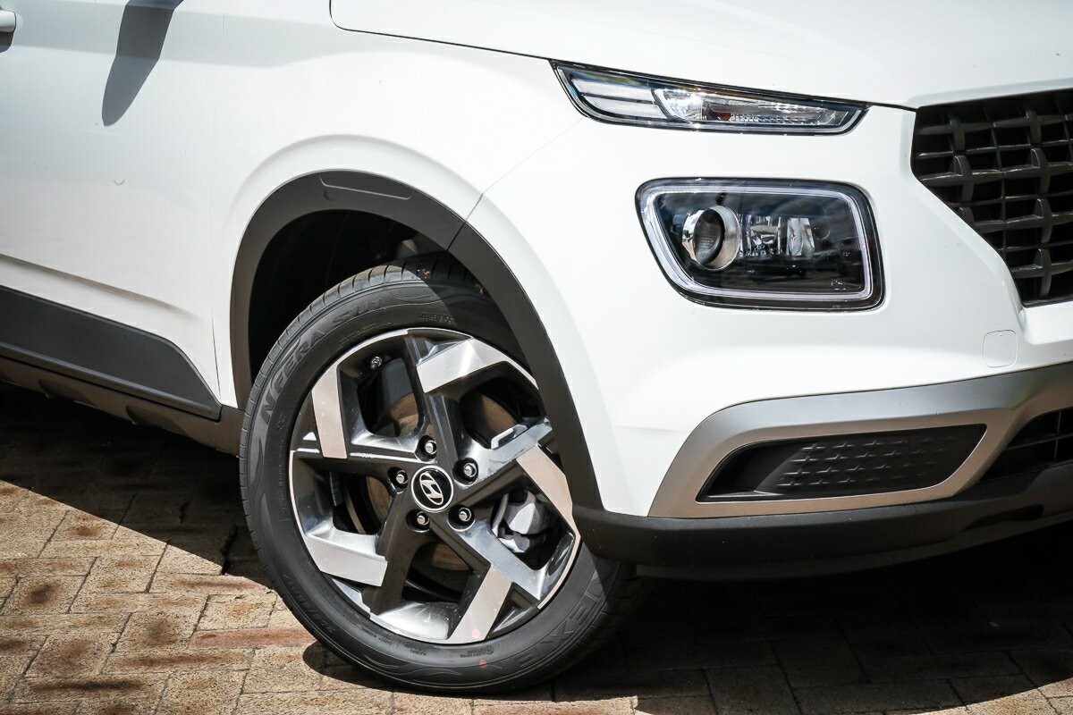 Hyundai Venue image 2