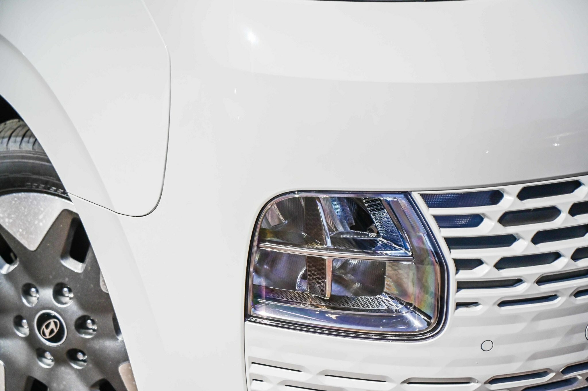 Hyundai Staria image 2