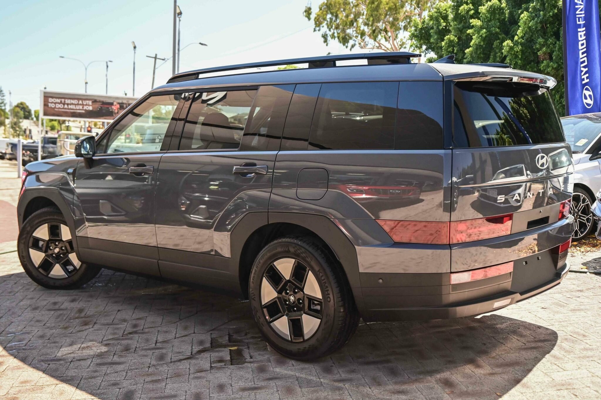 Hyundai Santa Fe image 3