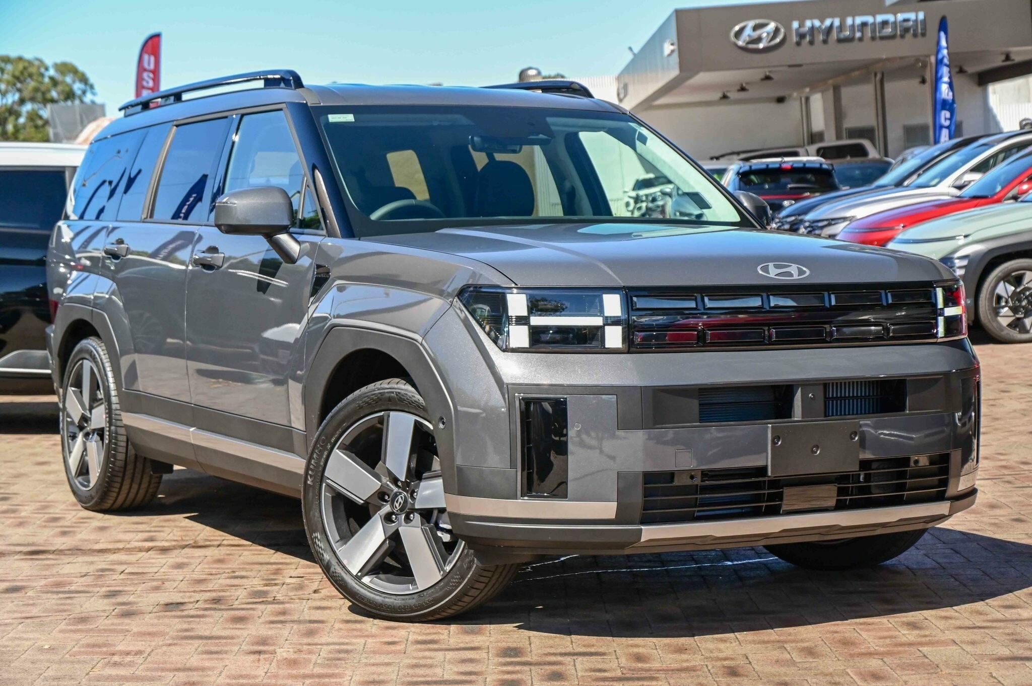 Hyundai Santa Fe image 1