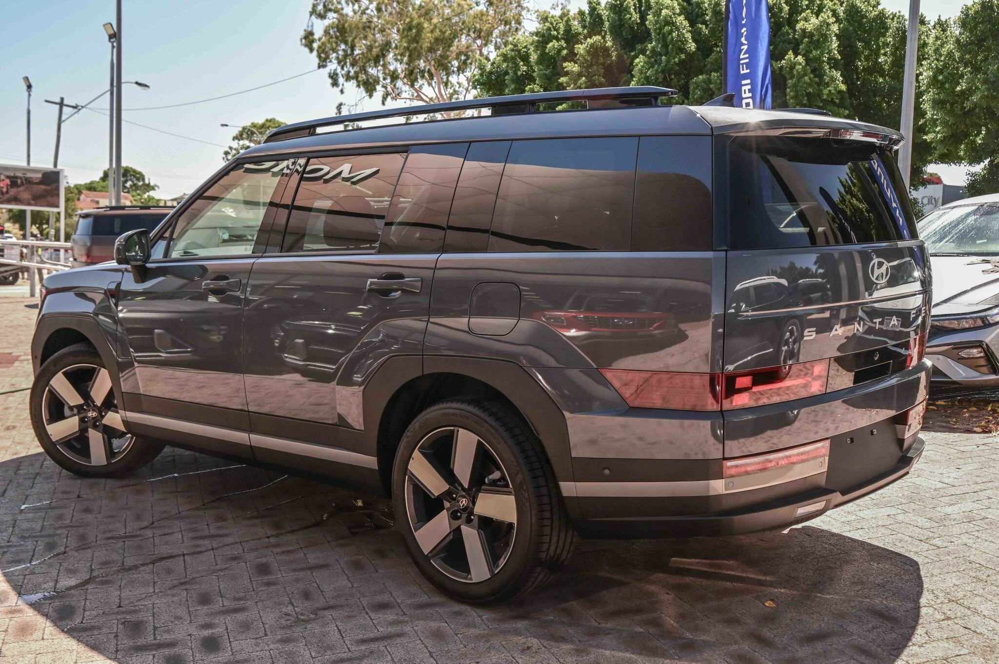 Hyundai Santa Fe image 4