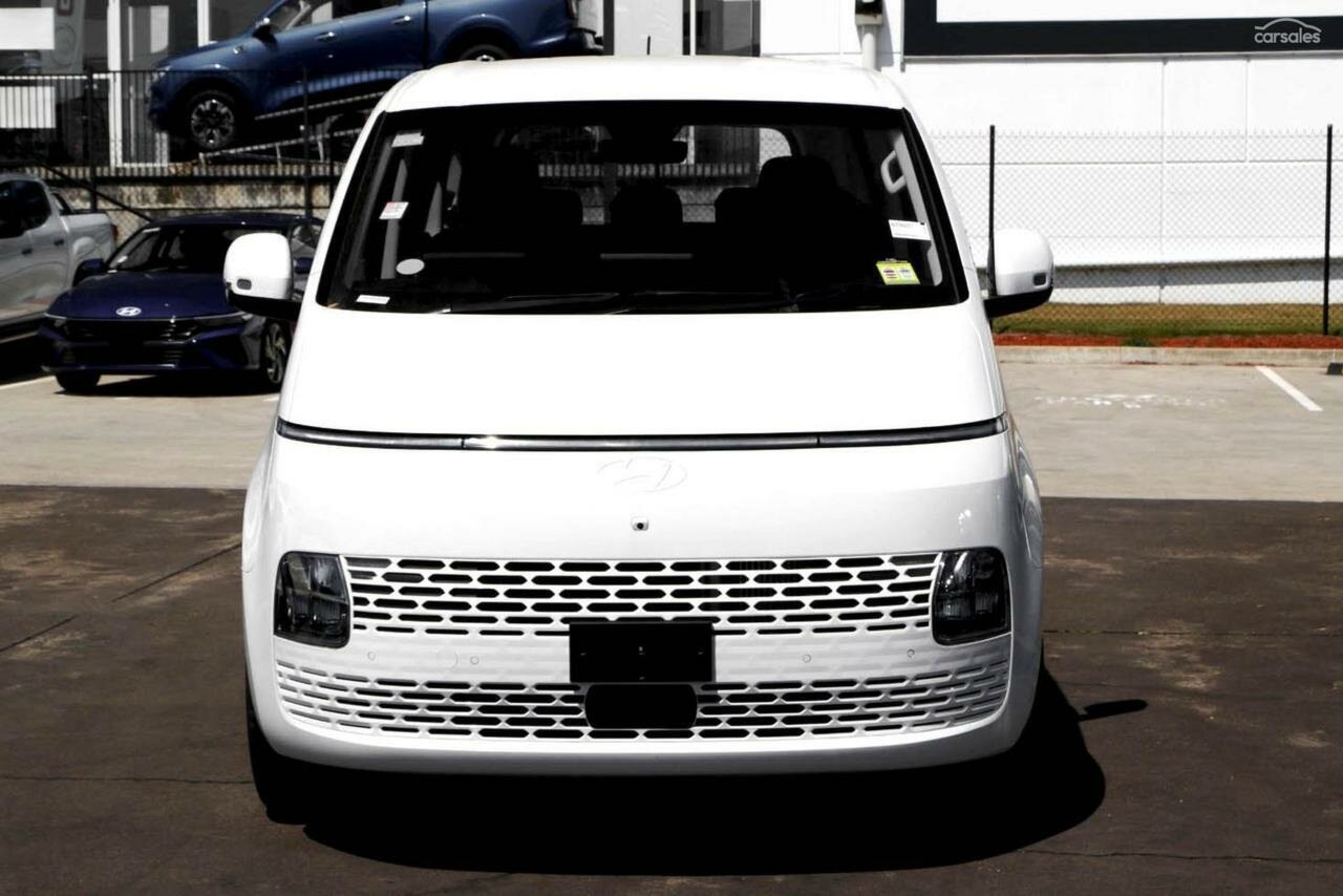 Hyundai Staria image 2