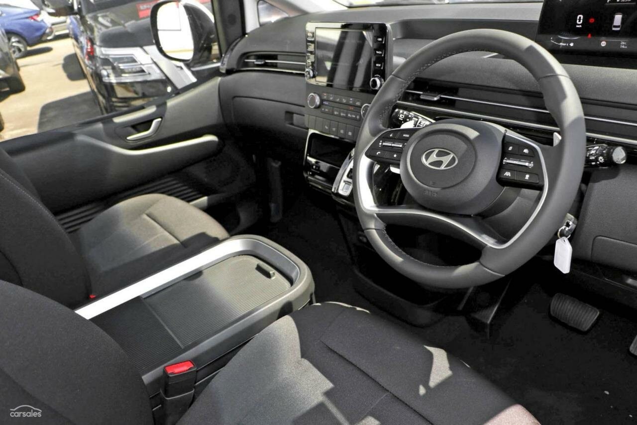 Hyundai Staria image 4