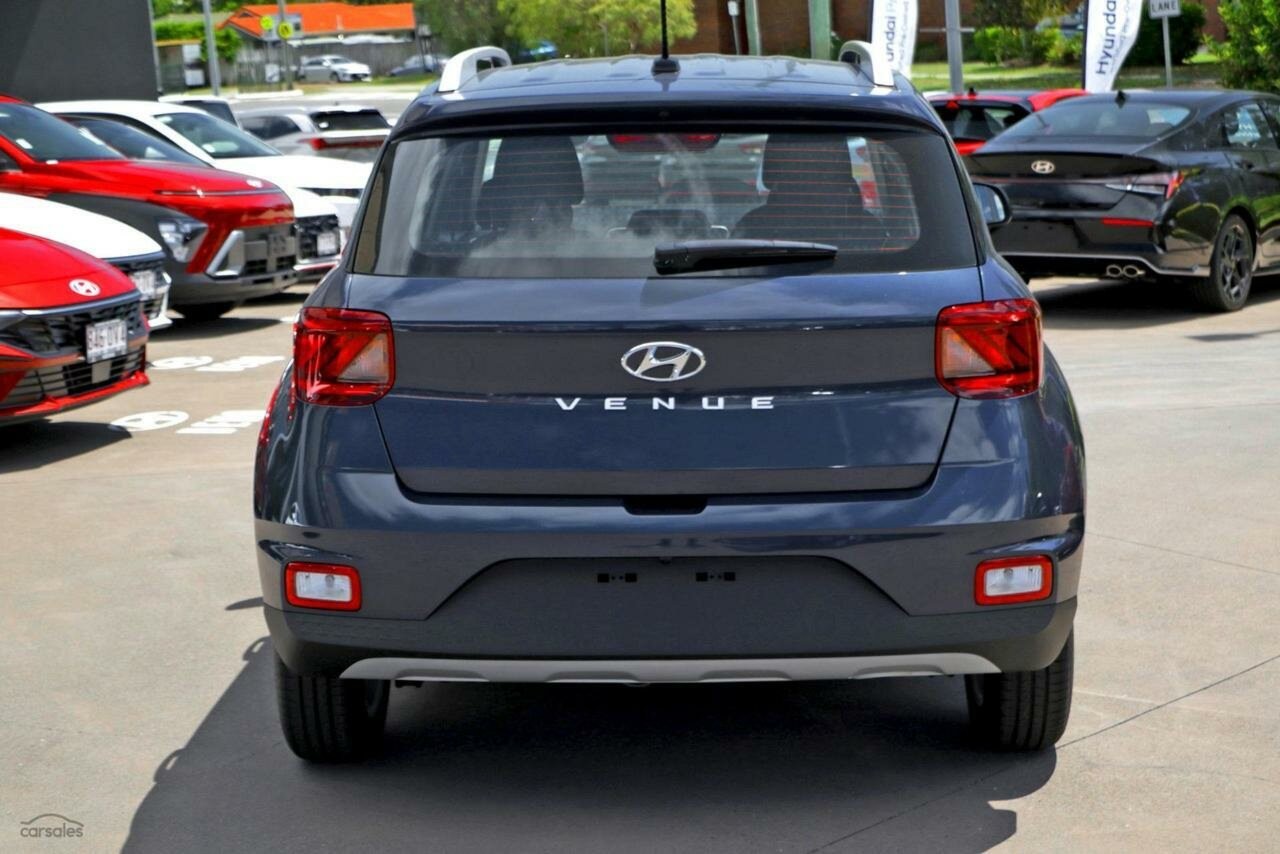 Hyundai Venue image 2