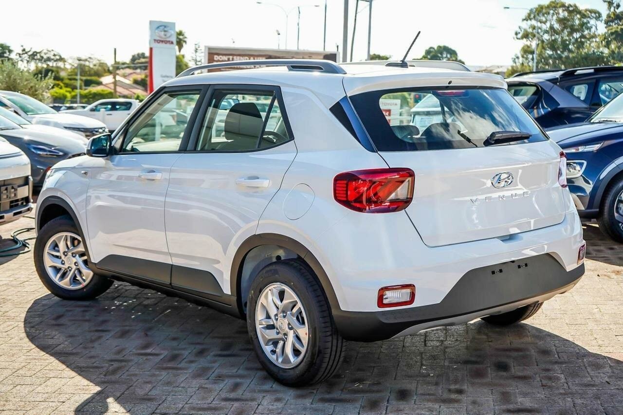 Hyundai Venue image 2