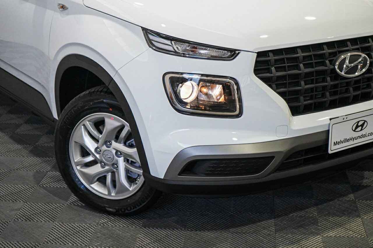 Hyundai Venue image 2