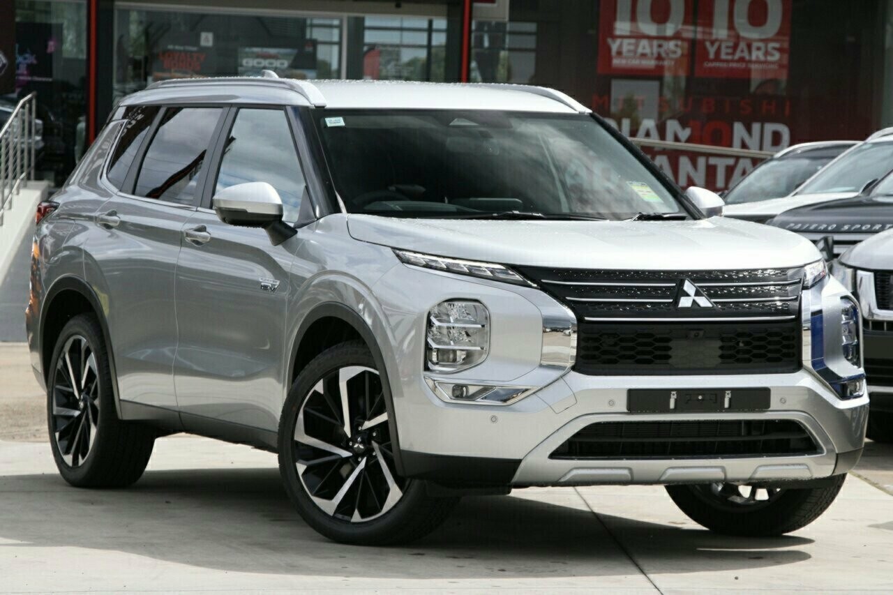 Mitsubishi Outlander image 1