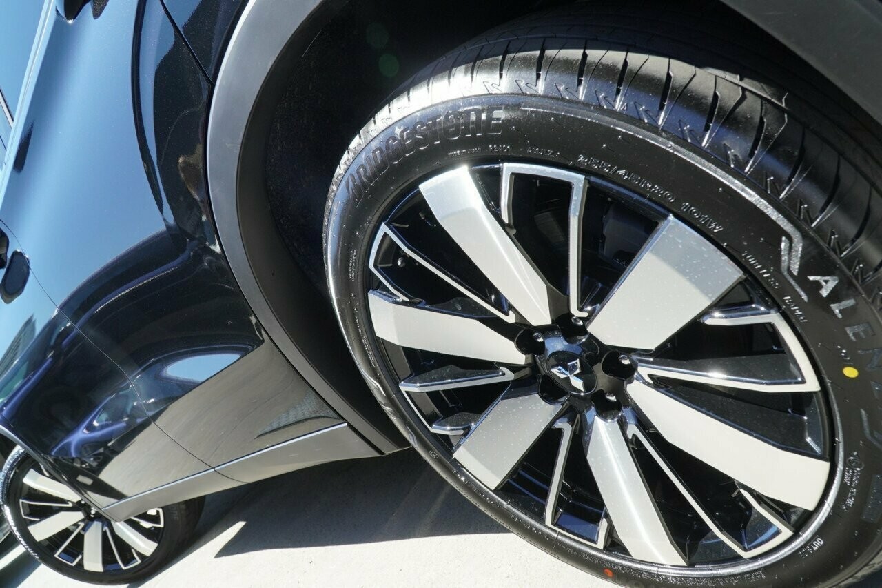 Mitsubishi Outlander image 4