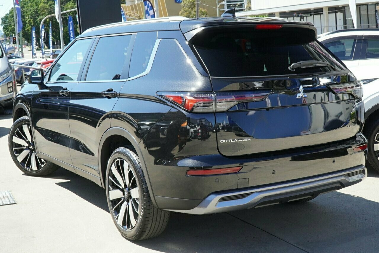 Mitsubishi Outlander image 3