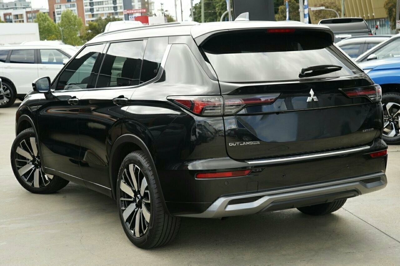 Mitsubishi Outlander image 3