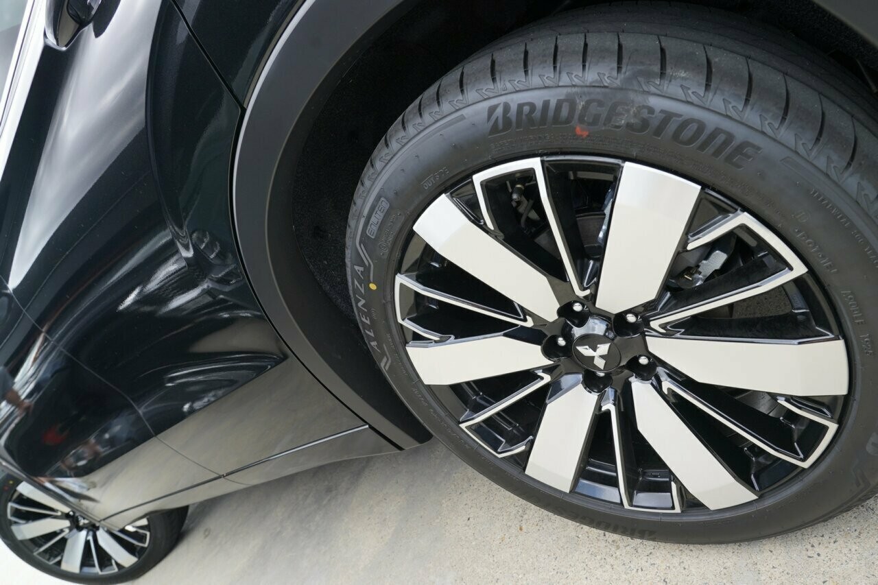 Mitsubishi Outlander image 4