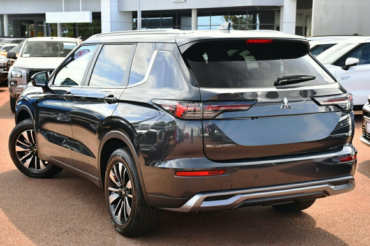 Mitsubishi Outlander image 3