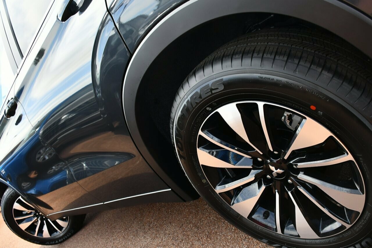 Mitsubishi Outlander image 4