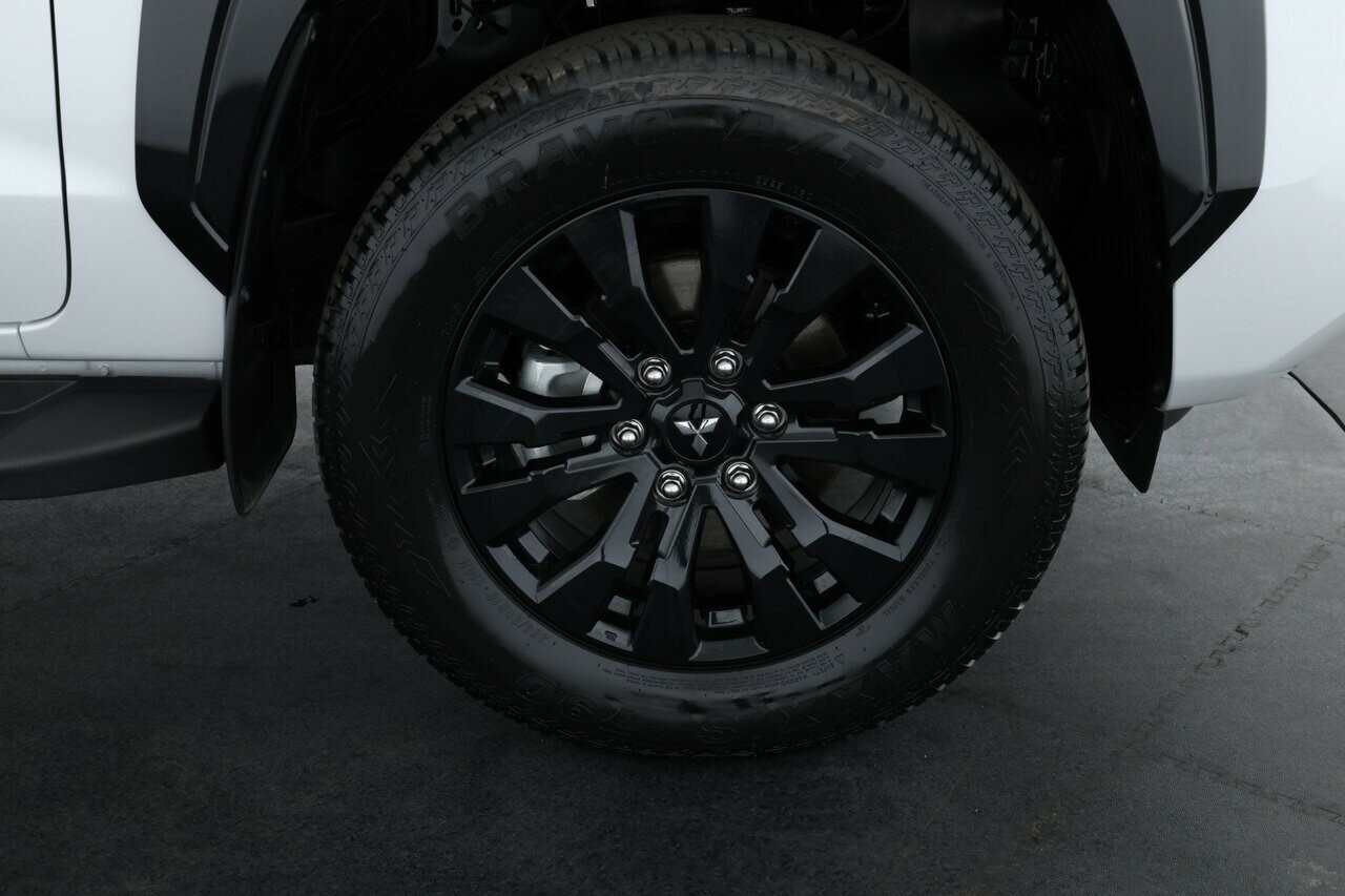 Mitsubishi Triton image 3
