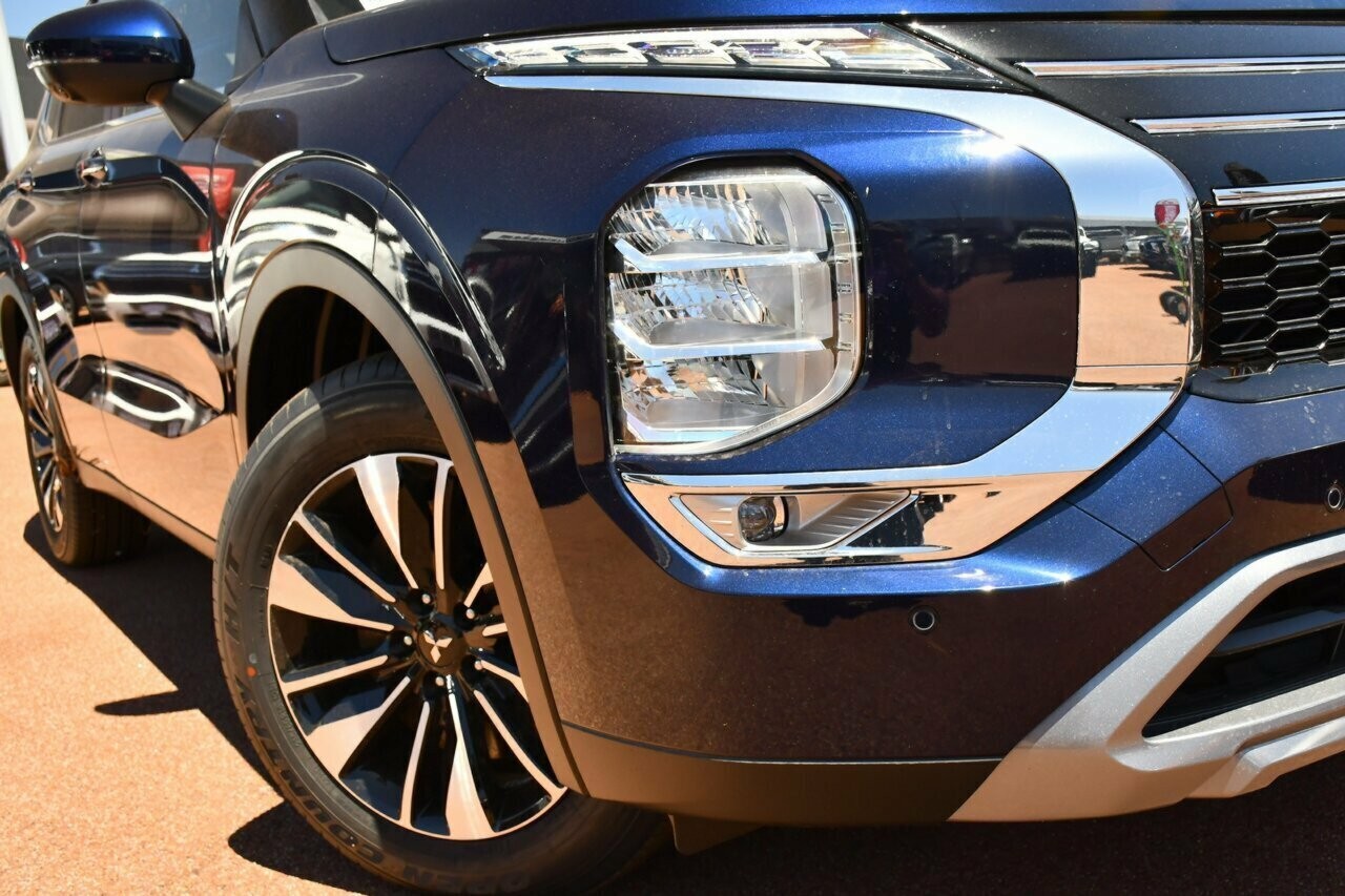 Mitsubishi Outlander image 2