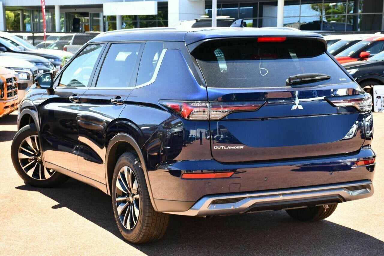 Mitsubishi Outlander image 3