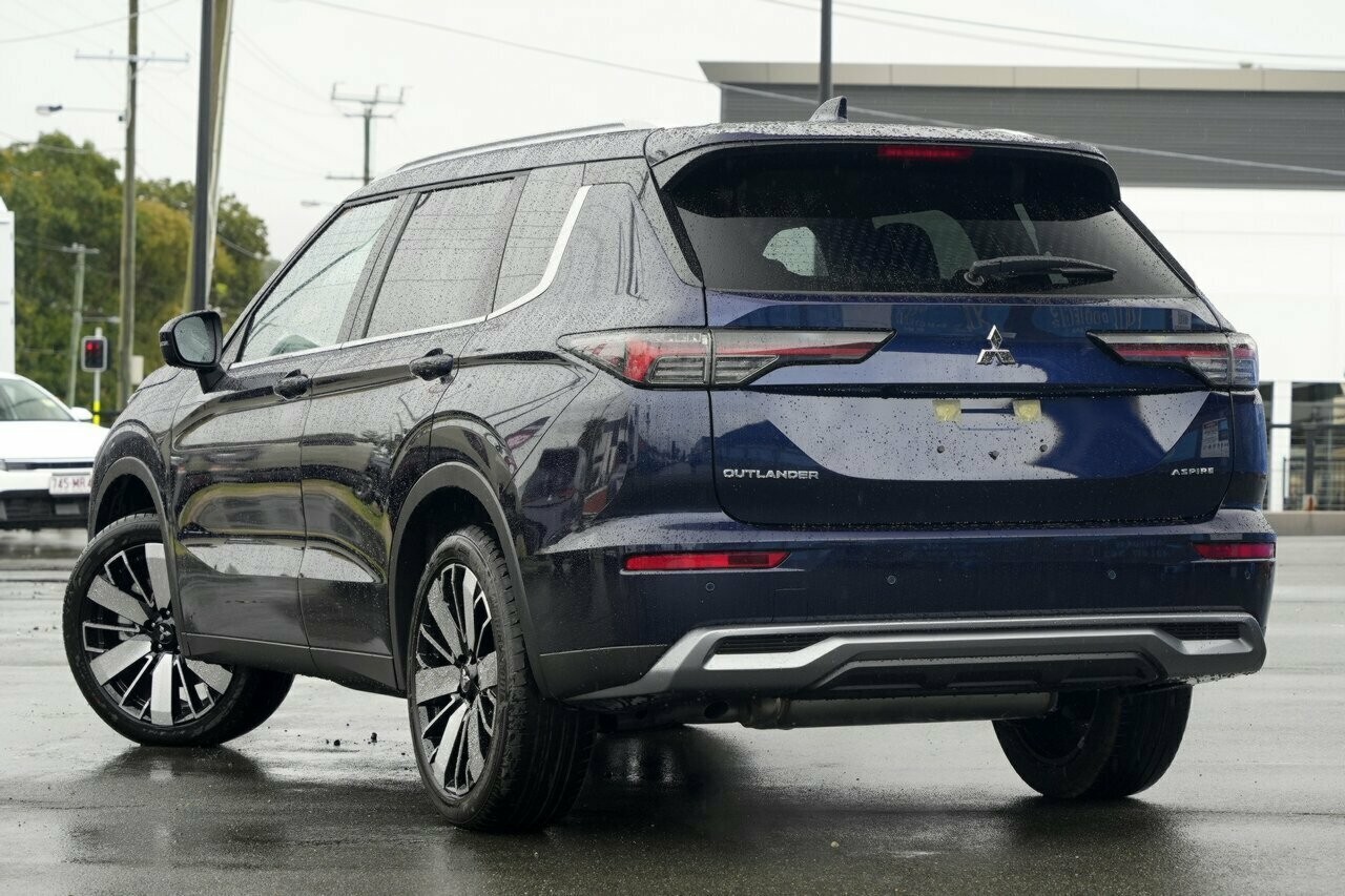 Mitsubishi Outlander image 3