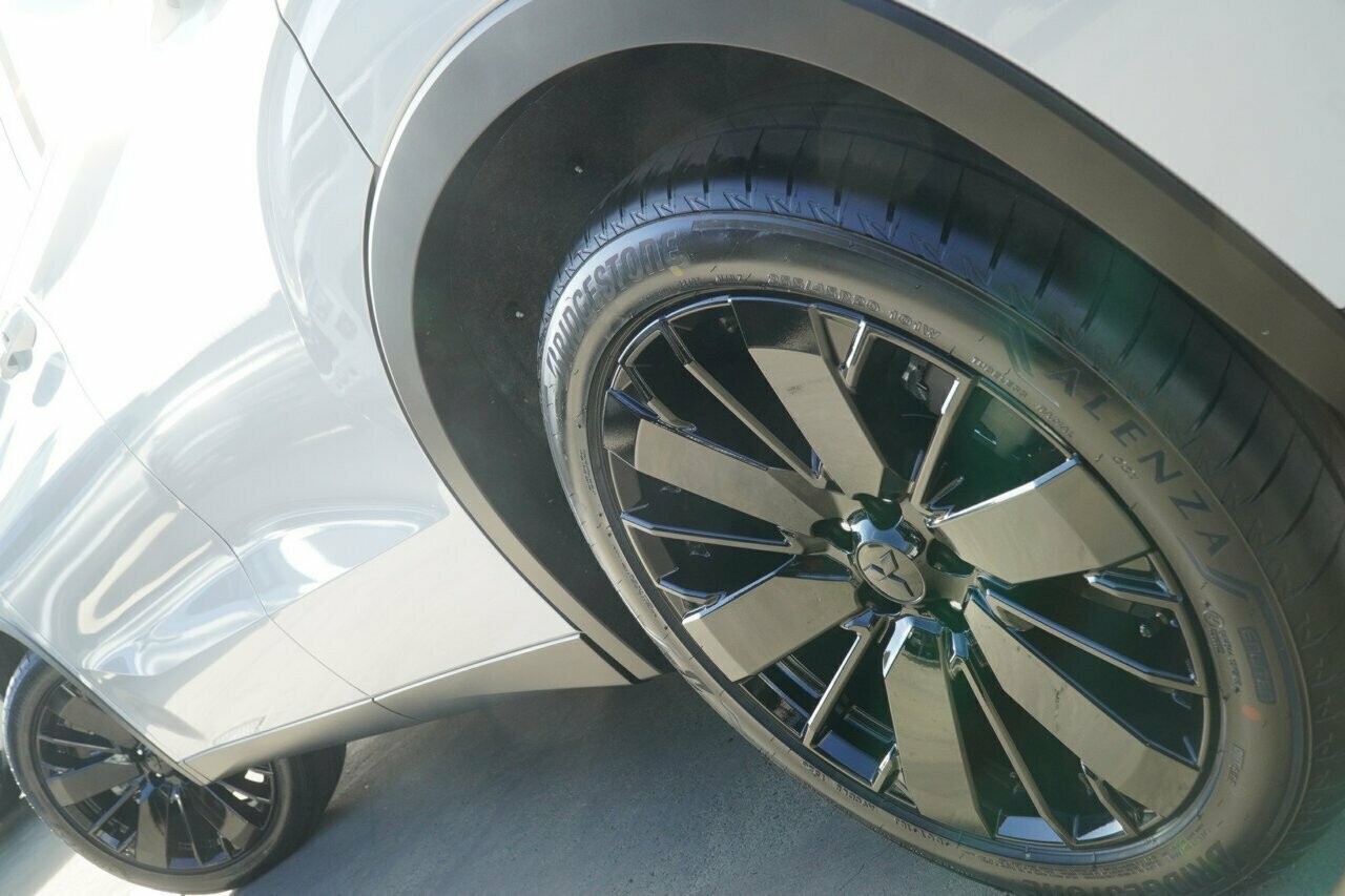 Mitsubishi Outlander image 4
