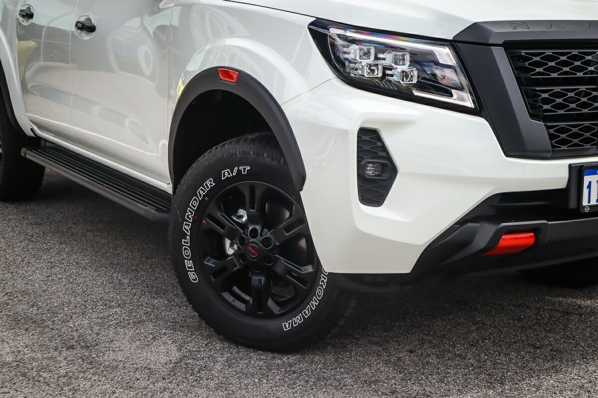 Nissan Navara image 3