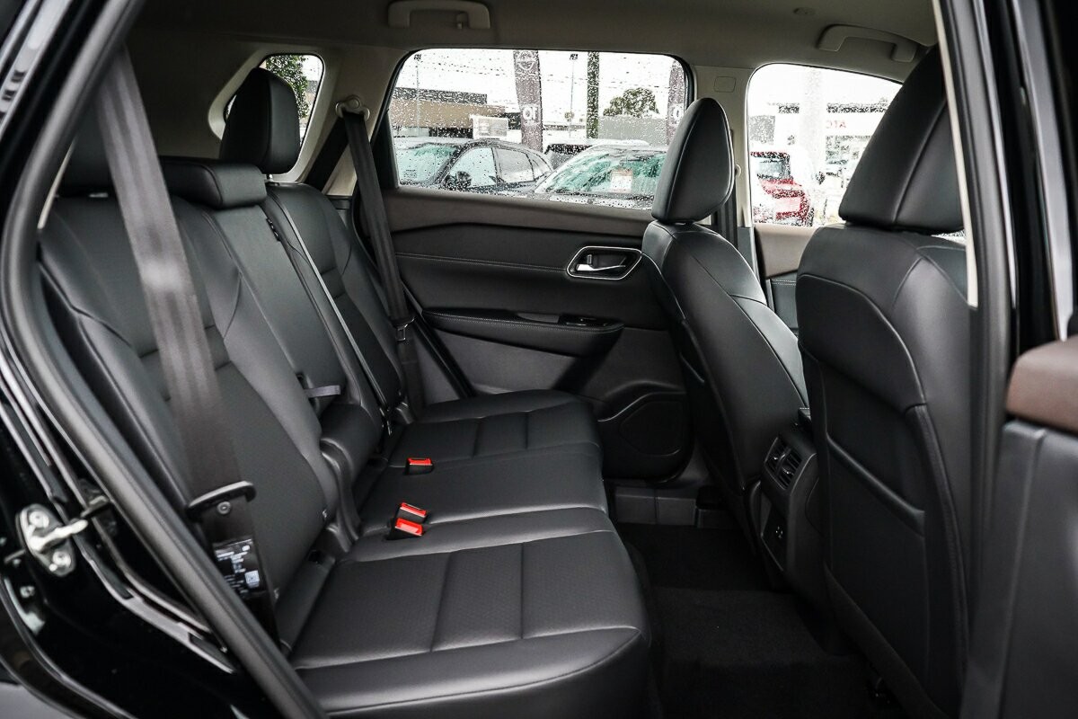 Nissan X-trail image 2