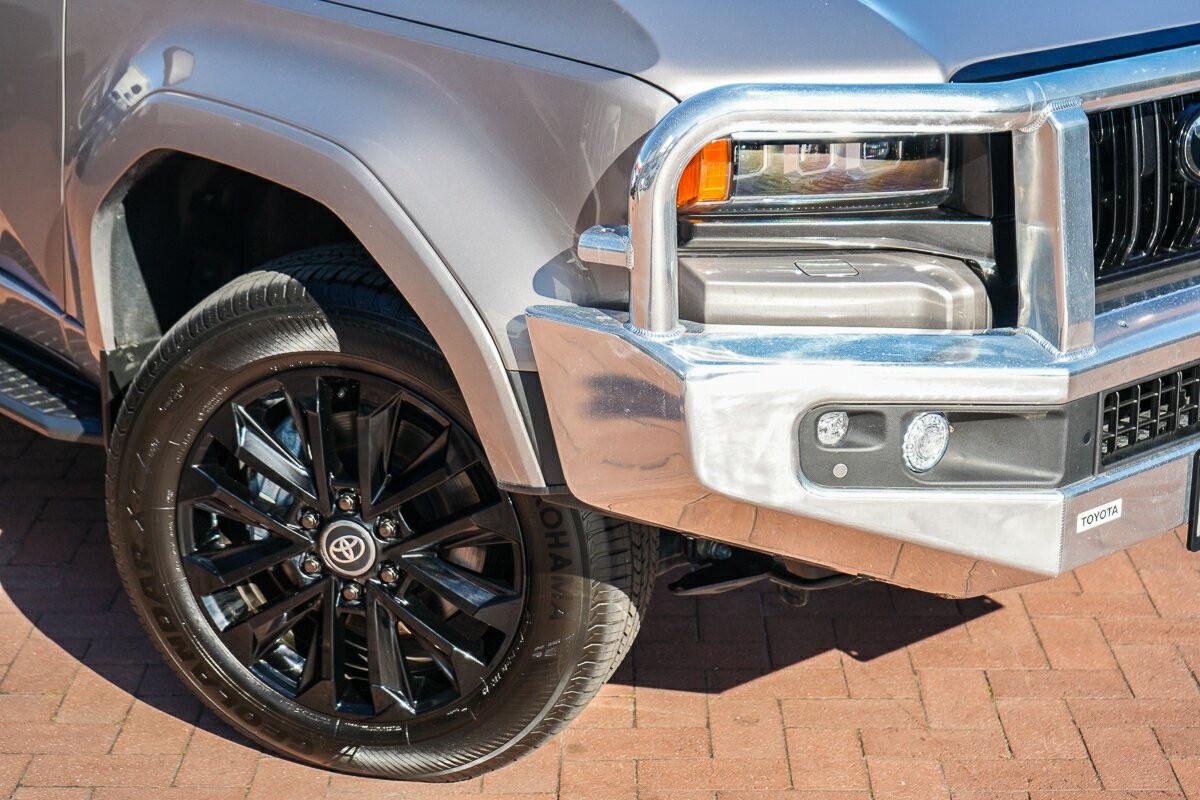 Toyota Landcruiser Prado image 2