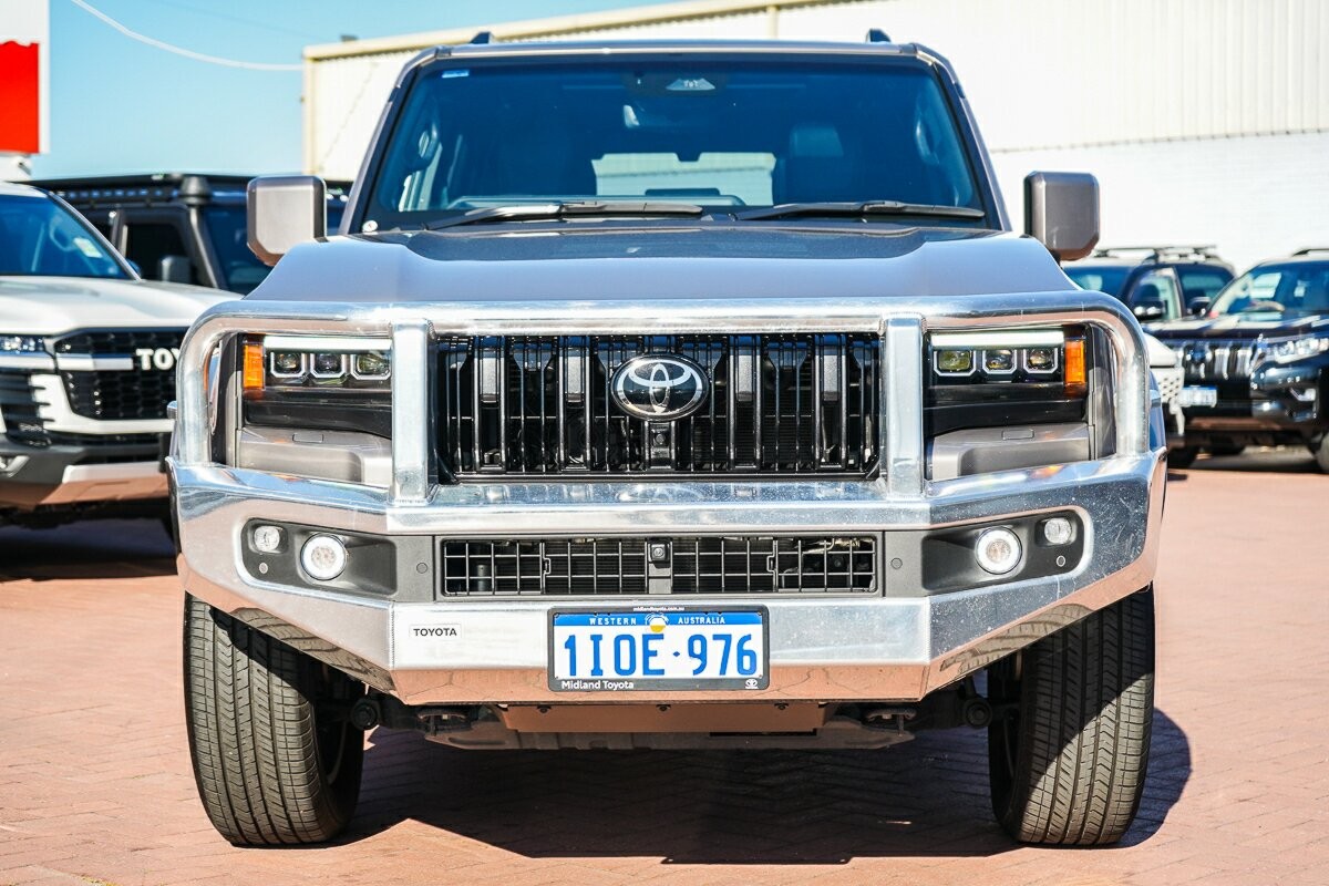Toyota Landcruiser Prado image 3