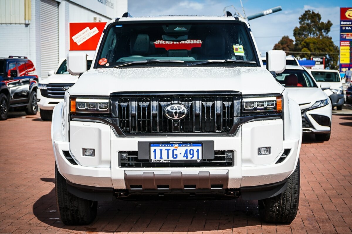 Toyota Landcruiser Prado image 3