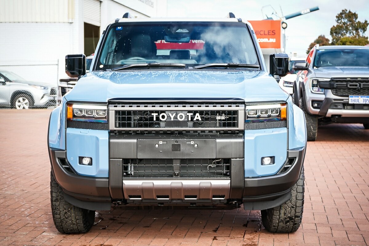 Toyota Landcruiser Prado image 3