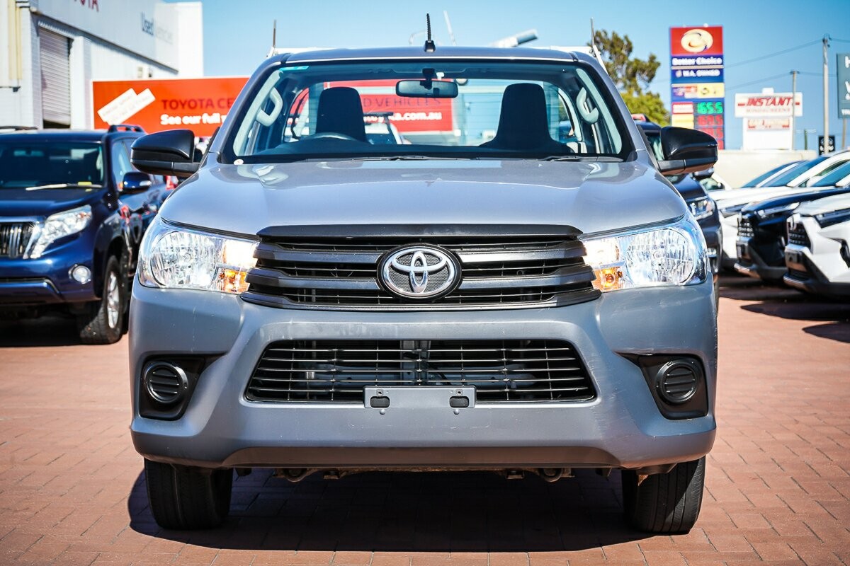 Toyota Hilux image 3