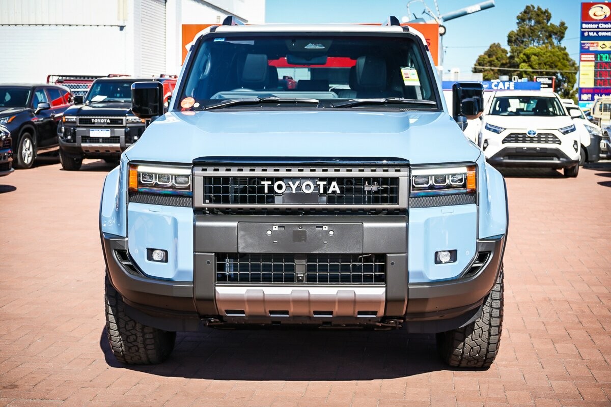 Toyota Landcruiser Prado image 3