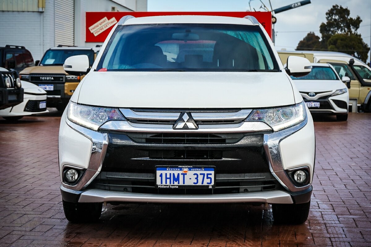 Mitsubishi Outlander image 3