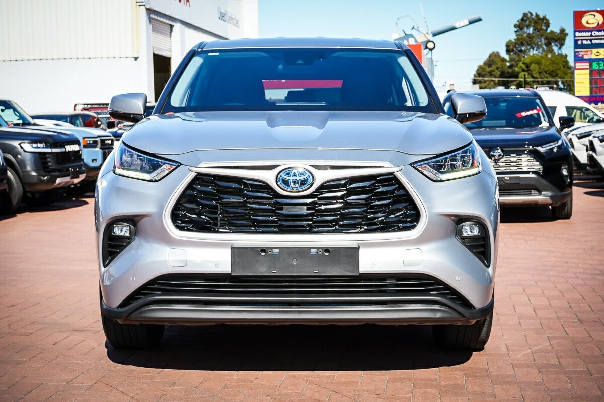 Toyota Kluger image 3