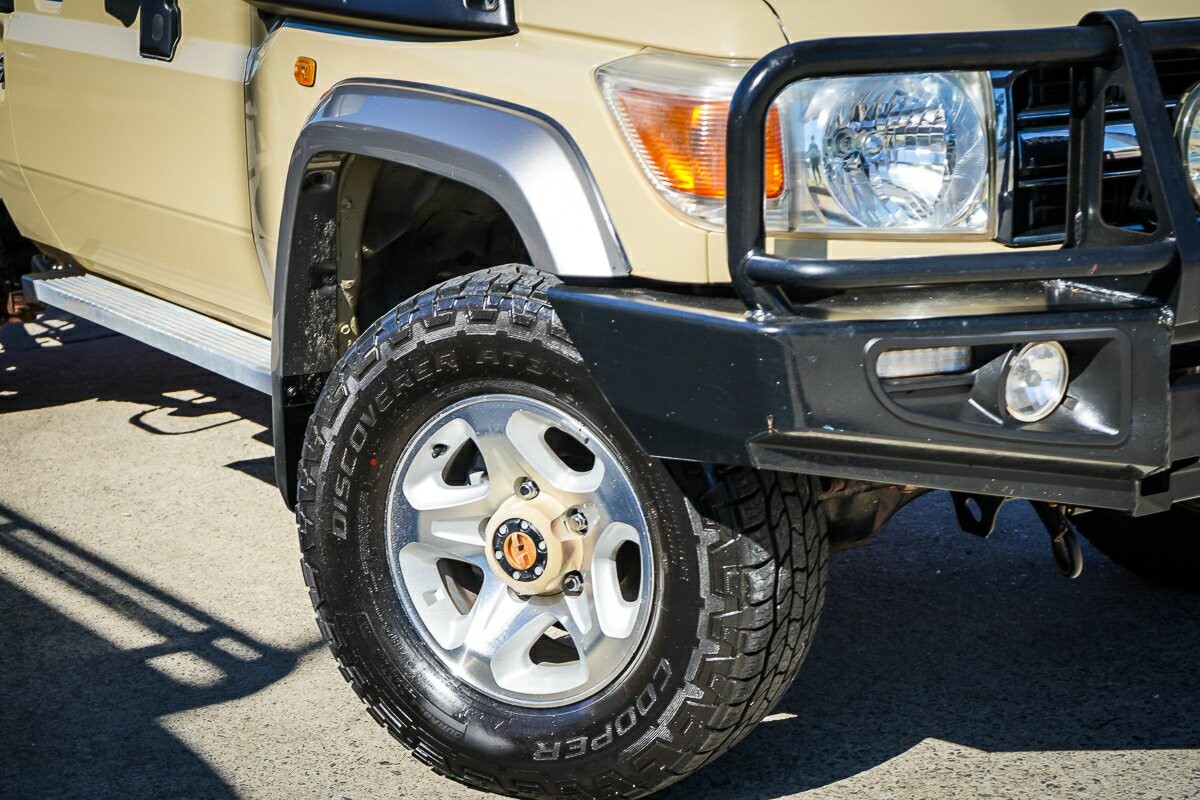 Toyota Landcruiser image 2