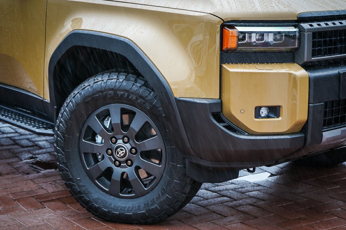 Toyota Landcruiser Prado image 2