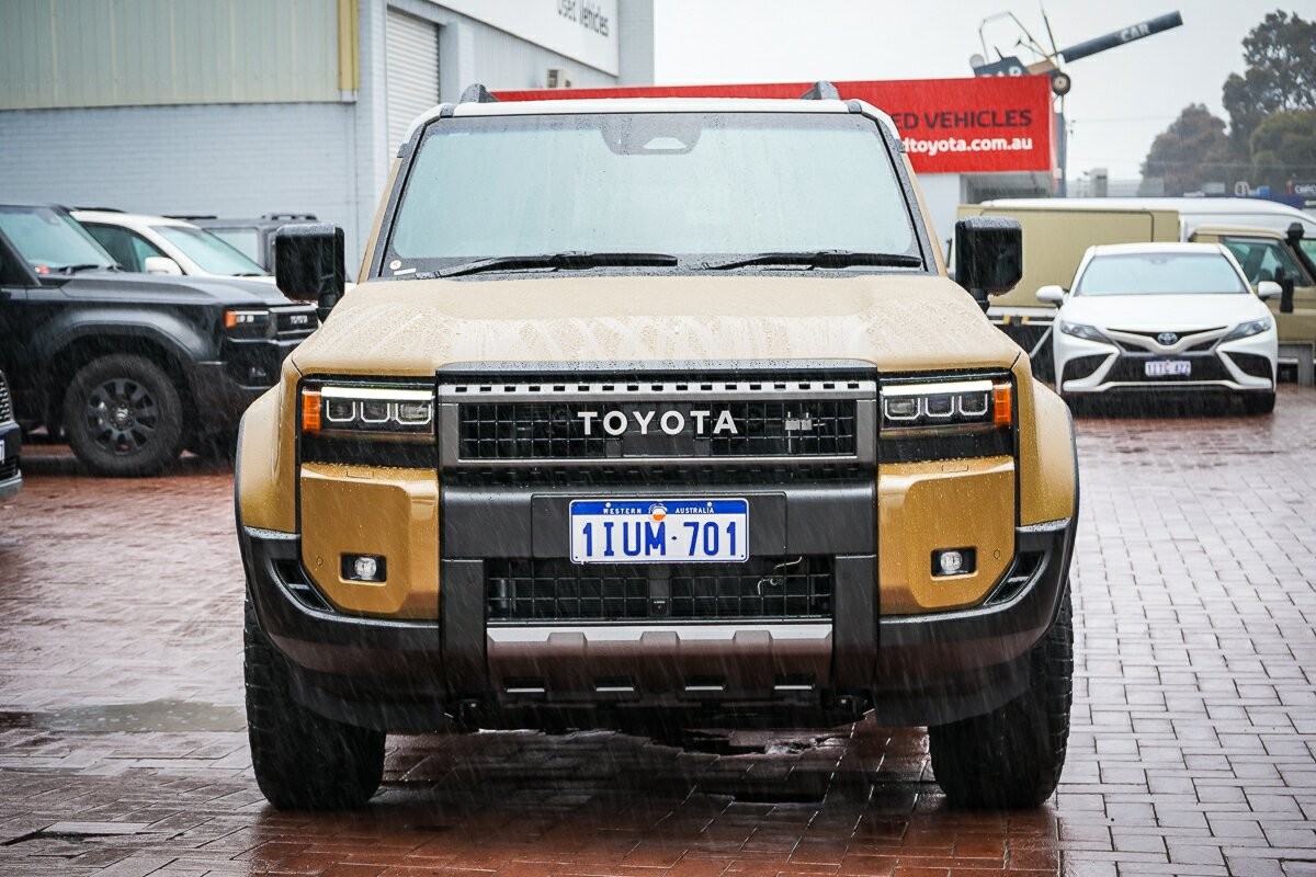 Toyota Landcruiser Prado image 3