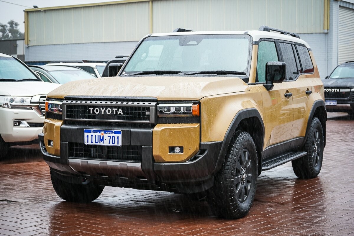 Toyota Landcruiser Prado image 4