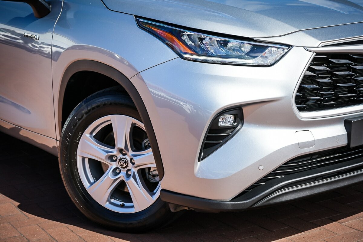 Toyota Kluger image 2