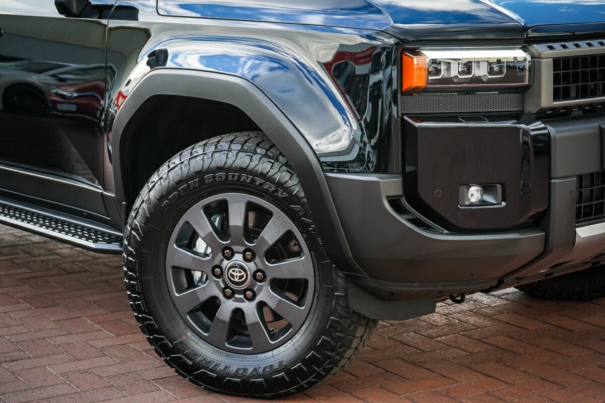 Toyota Landcruiser Prado image 2