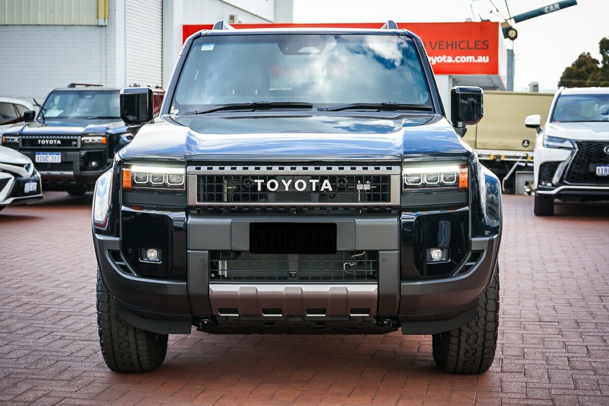 Toyota Landcruiser Prado image 3
