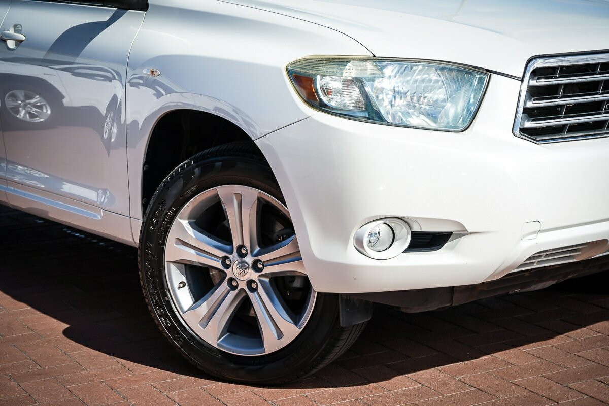 Toyota Kluger image 2