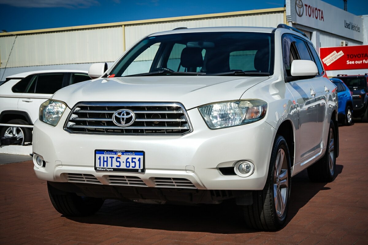 Toyota Kluger image 4